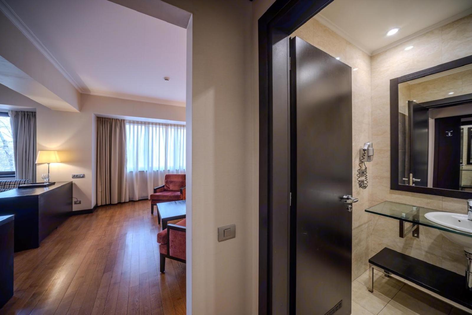 Hotel Rivo Timisoara Bagian luar foto