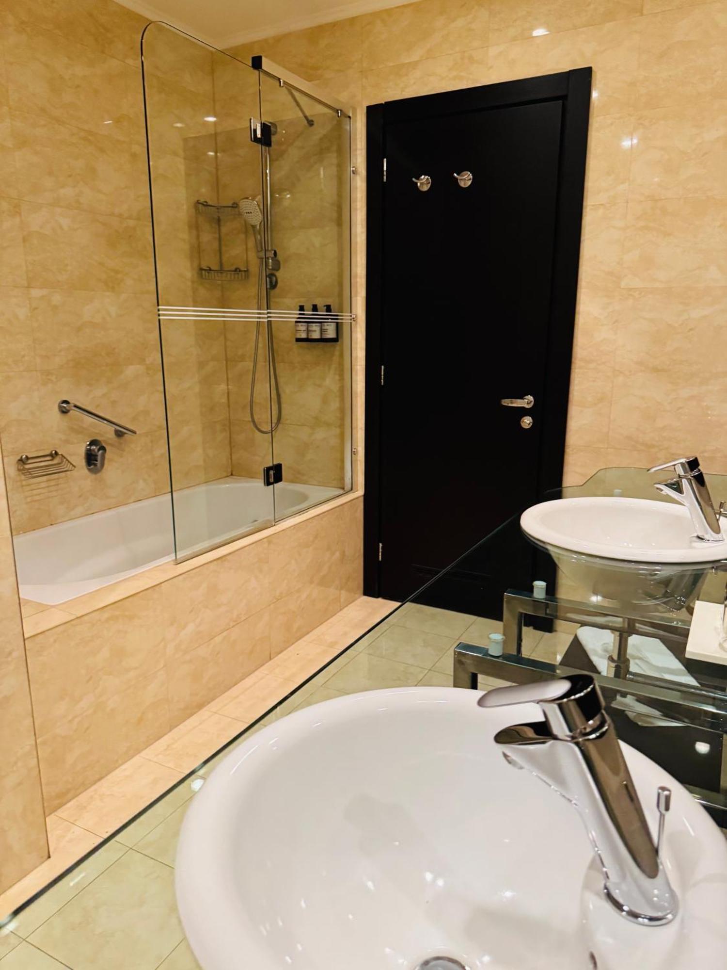 Hotel Rivo Timisoara Bagian luar foto