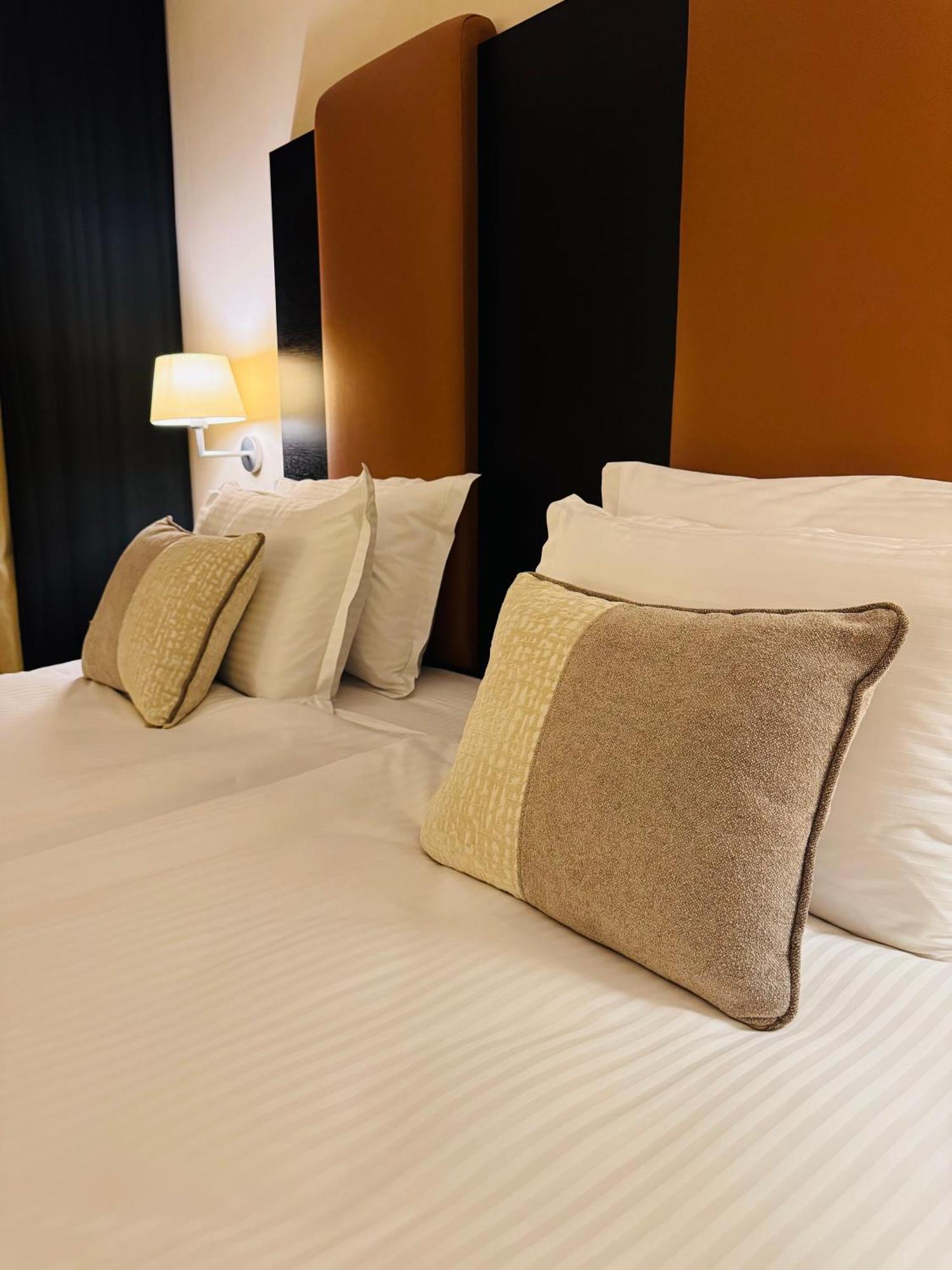 Hotel Rivo Timisoara Bagian luar foto