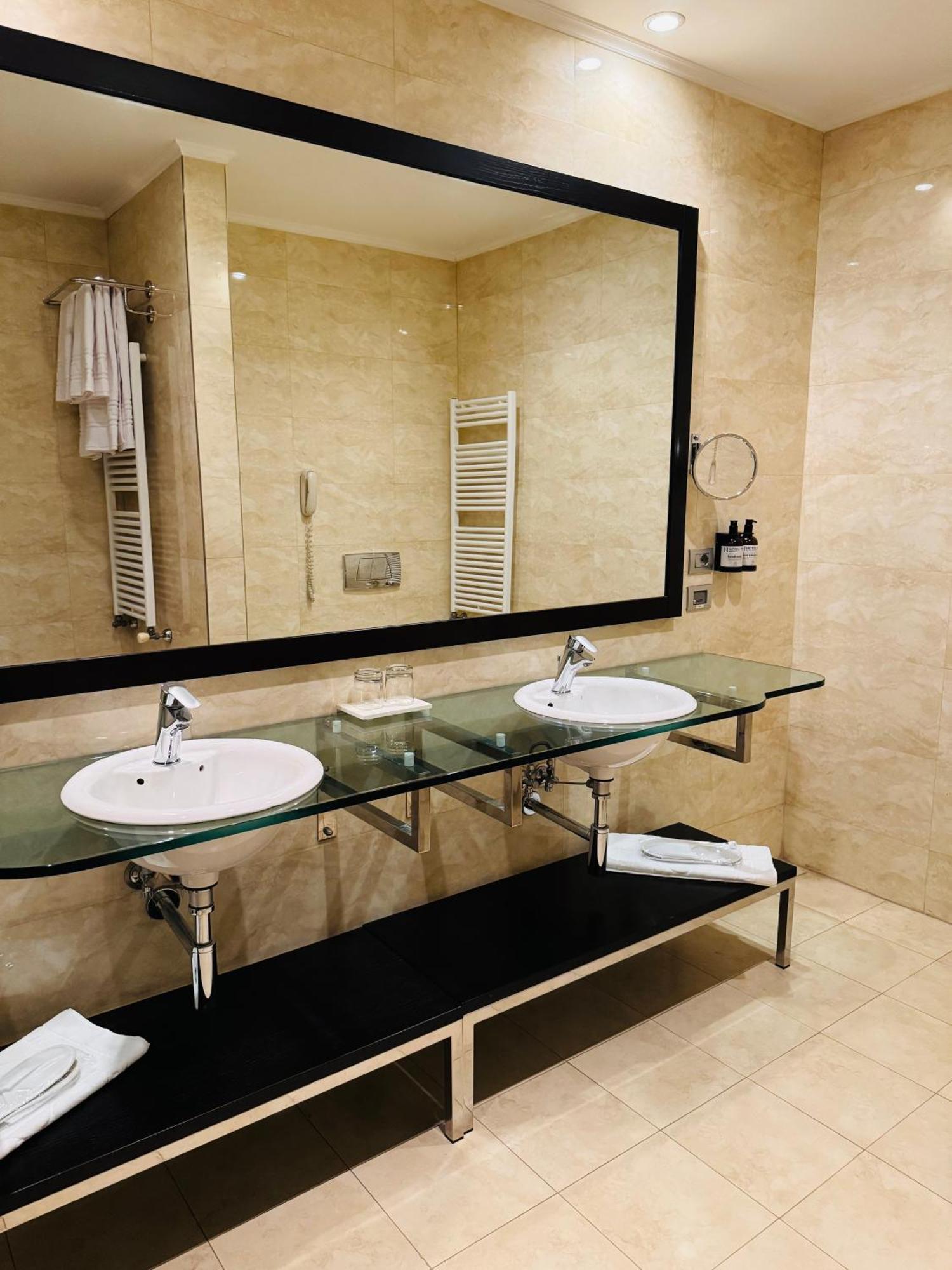 Hotel Rivo Timisoara Bagian luar foto