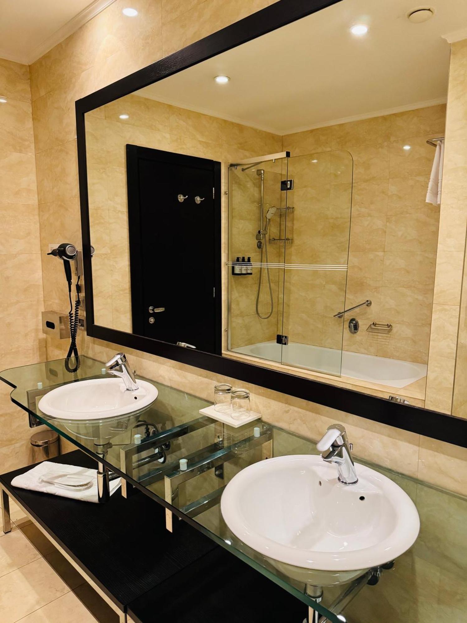 Hotel Rivo Timisoara Bagian luar foto