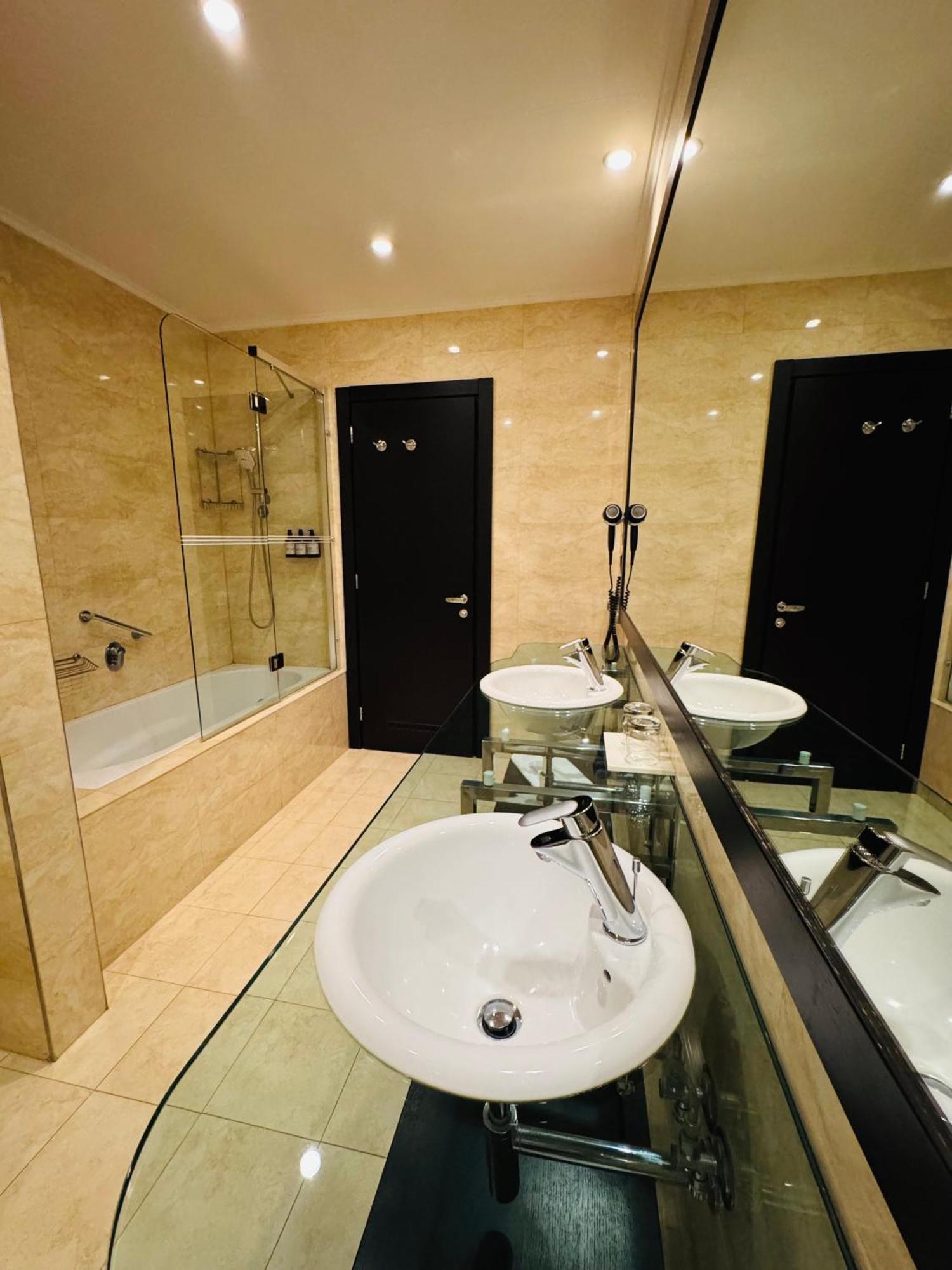 Hotel Rivo Timisoara Bagian luar foto